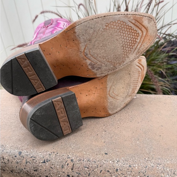 Ariat Women's Maroon and Magenta Western Boots - Picture 8 of 11